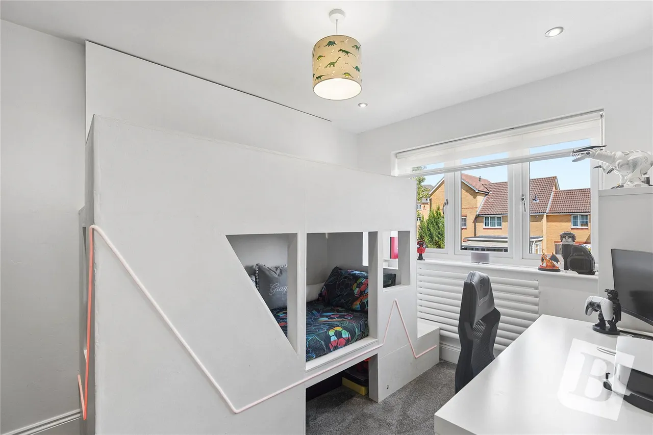 Brandon Close, Chafford Hundred, Grays, Essex, RM16, photo 17