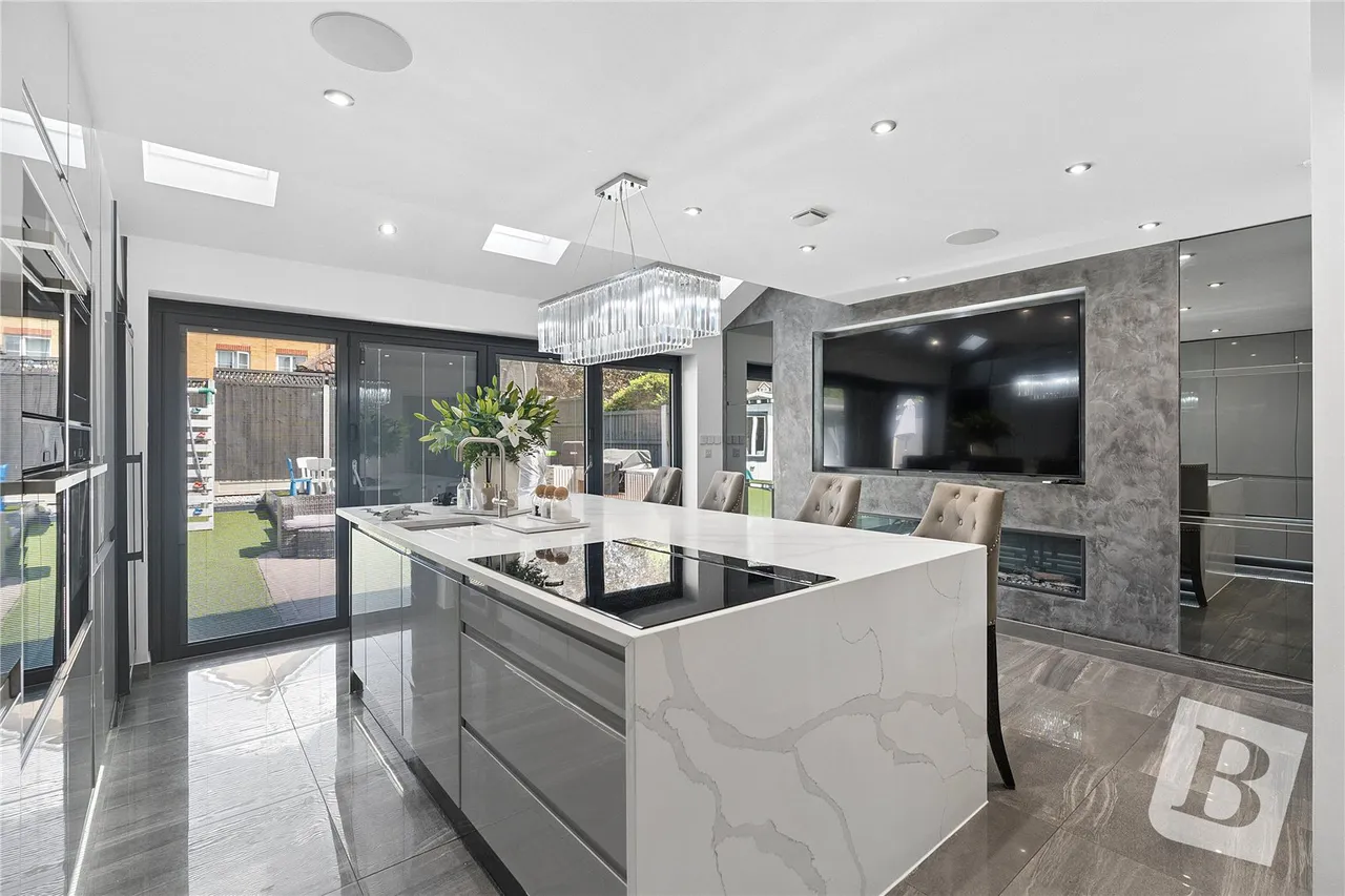 5 bed house for sale — Brandon Close, Chafford Hundred, Grays, Essex, RM16