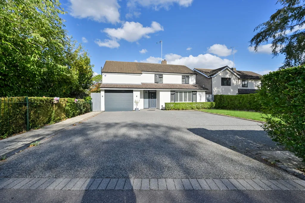 4 bed house for sale — Stag Green Avenue, Hatfield AL9 5DZ