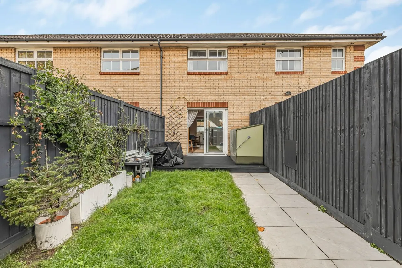 Shire Place, Wandsworth, London, SW18, photo 2