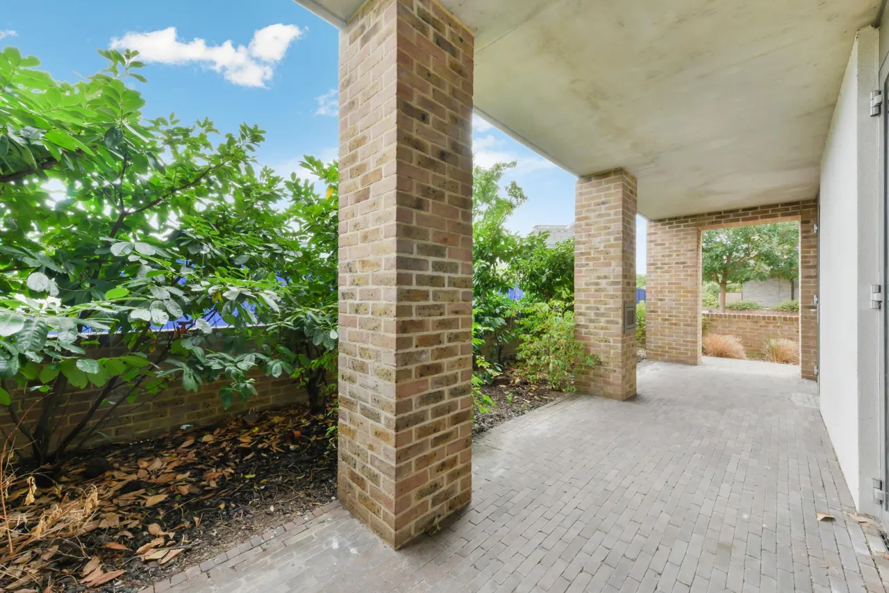 Isambard Court, Brentford, TW8, photo 2