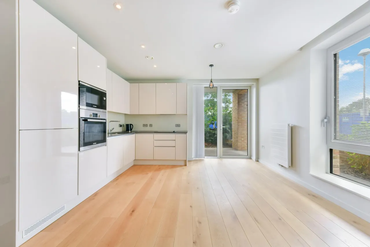 Isambard Court, Brentford, TW8, photo 4