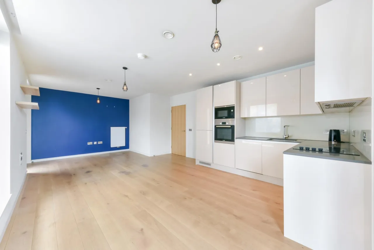 Isambard Court, Brentford, TW8, photo 5