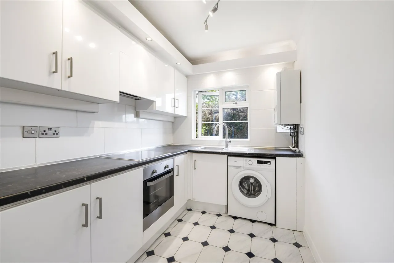 Kenilworth Court, Twickenham, TW2 5QL, photo 3