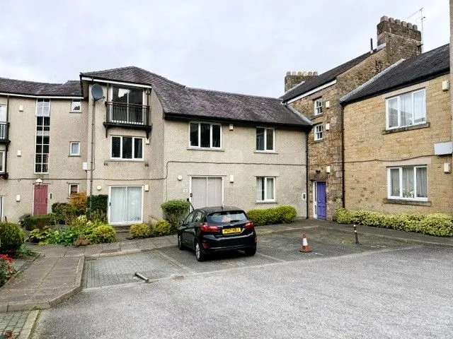 2 bed flat to rent, Bryer St, Lancaster, LA1