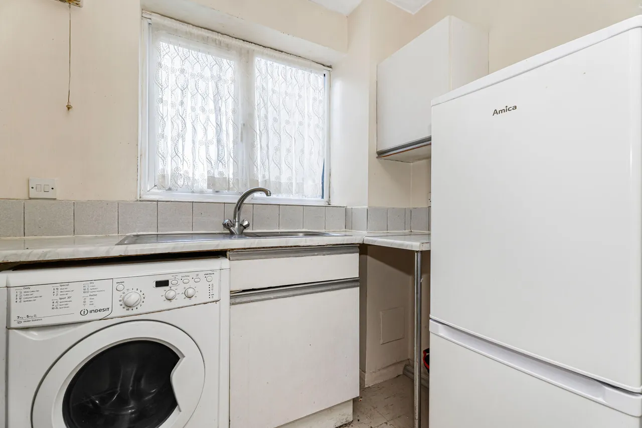 Waddington Close, Enfield, EN1, photo 6