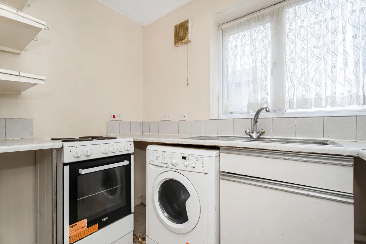 Waddington Close, Enfield, EN1, photo 2