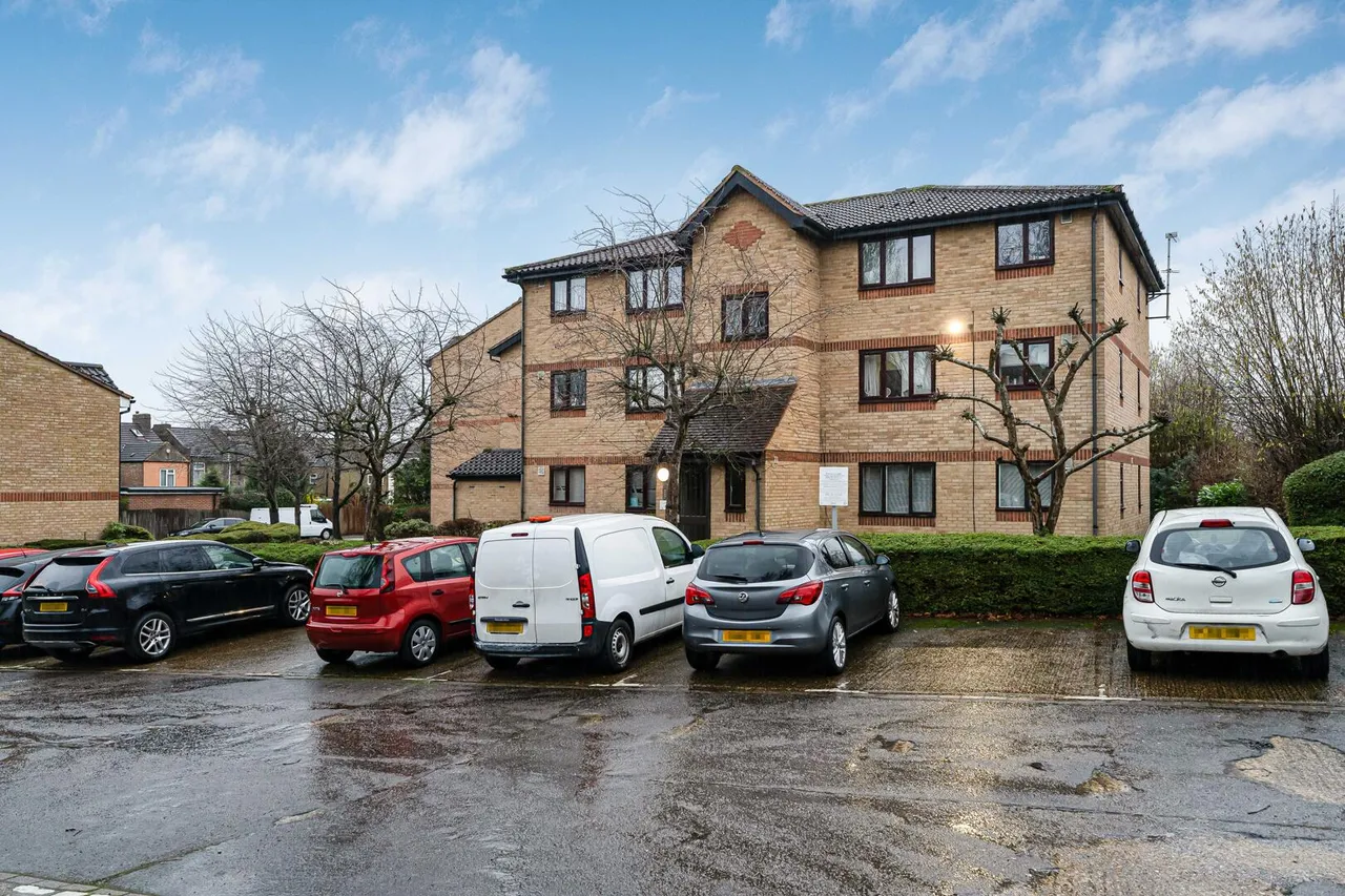 Waddington Close, Enfield, EN1, photo 13