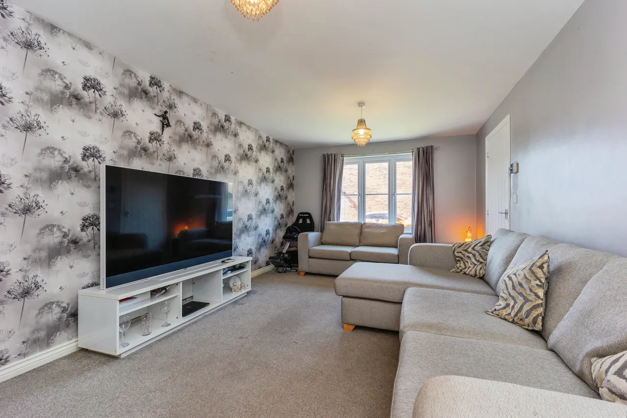 Hawthorn Drive, Glossop, SK13, photo 5