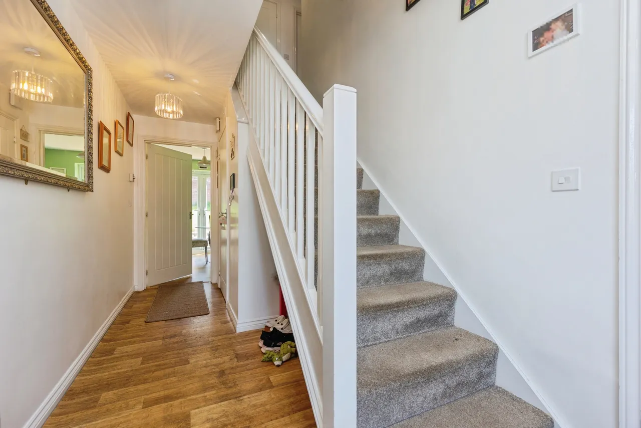 Hawthorn Drive, Glossop, SK13, photo 8
