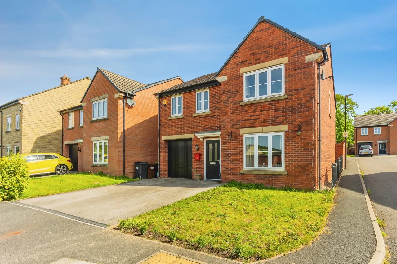 4 bed house for sale, Hawthorn Drive, Glossop, SK13