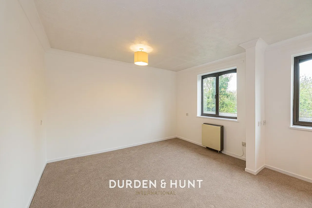 High Road, South Woodford, E18, photo 3