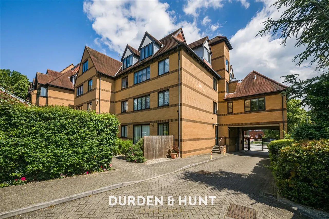 High Road, South Woodford, E18, photo 14