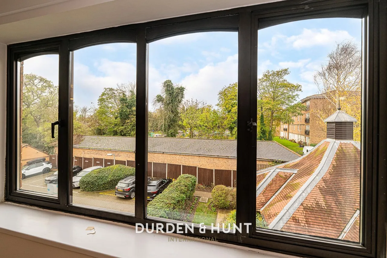High Road, South Woodford, E18, photo 11