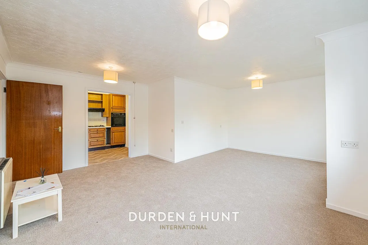 High Road, South Woodford, E18, photo 5