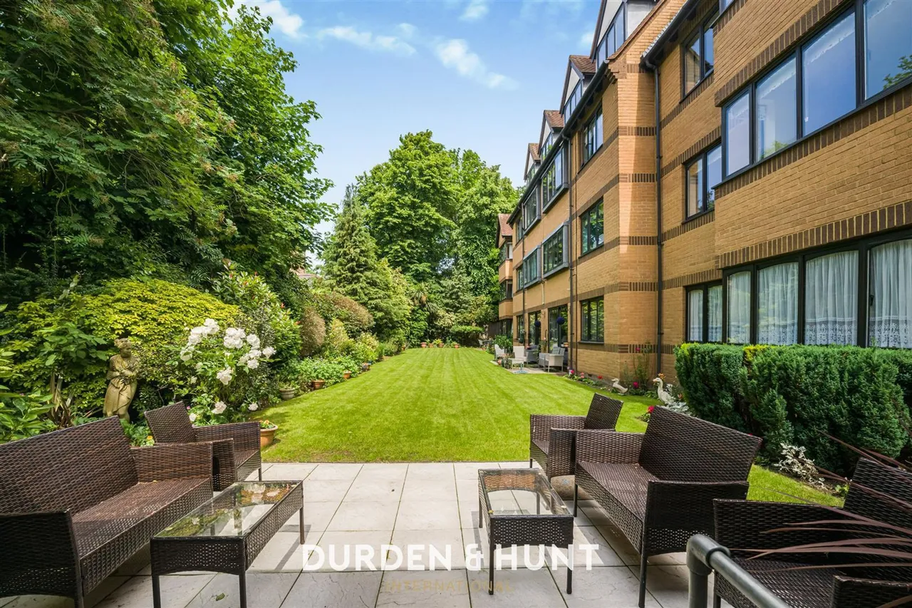 High Road, South Woodford, E18, photo 13