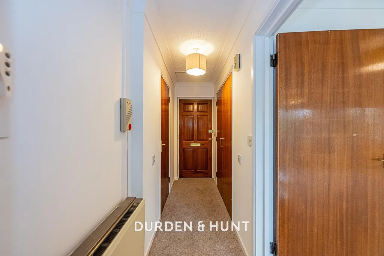 High Road, South Woodford, E18, photo 7