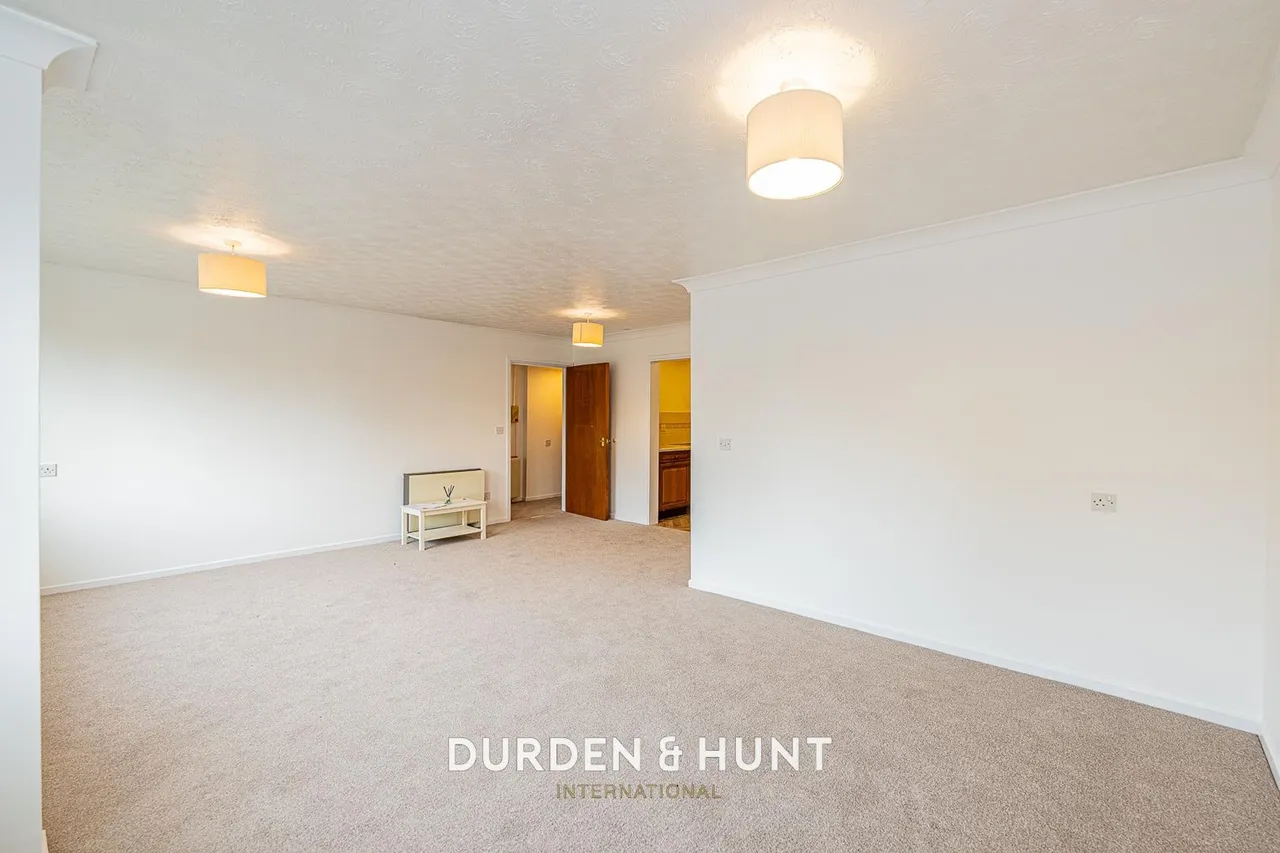High Road, South Woodford, E18, photo 4