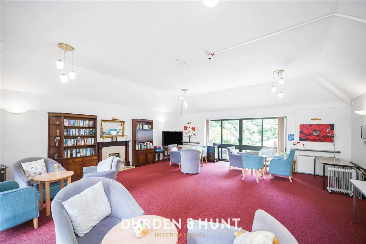 High Road, South Woodford, E18, photo 12