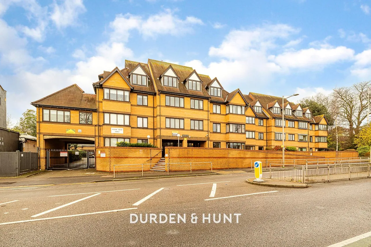 1 bed retirement property for sale, High Road, South Woodford, E18