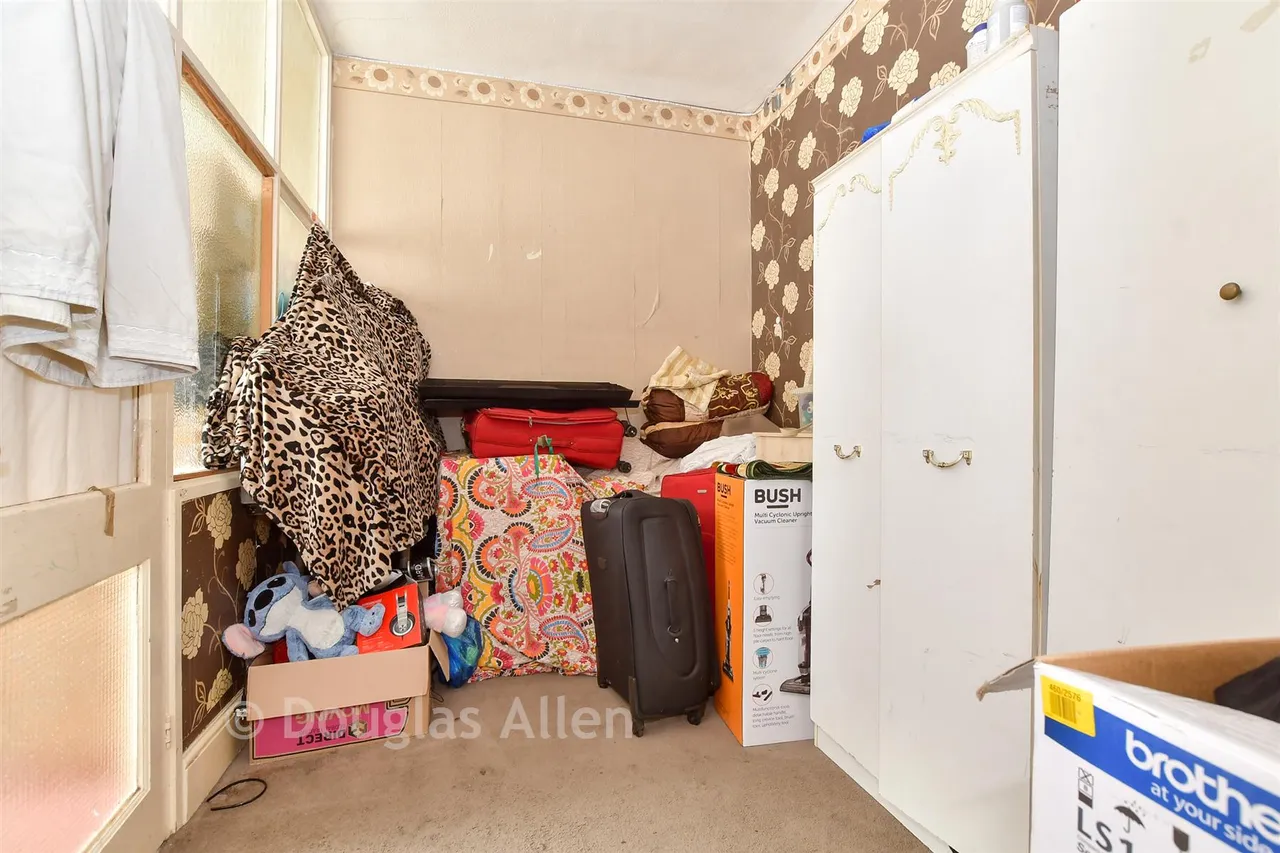 Shelley Avenue, London, E12, photo 12