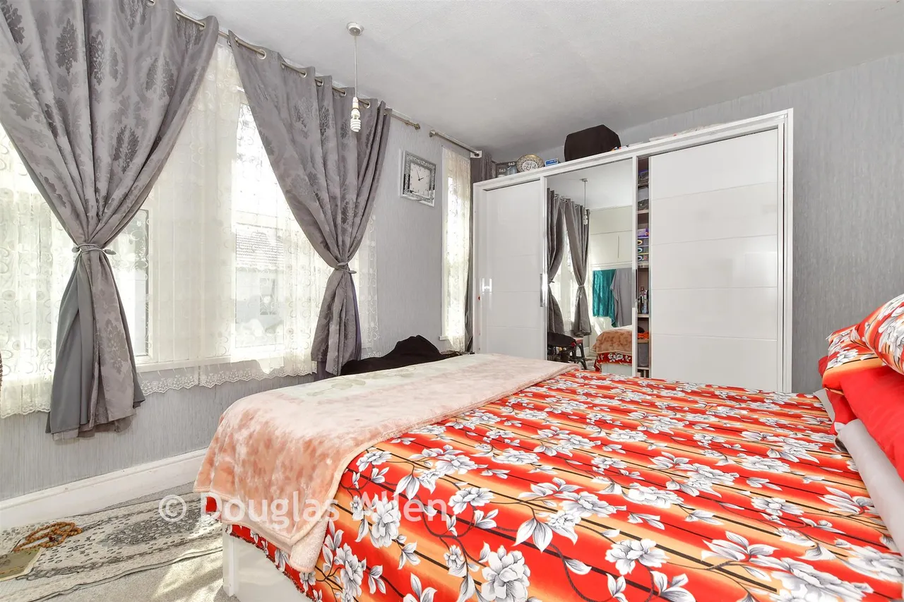 Shelley Avenue, London, E12, photo 11