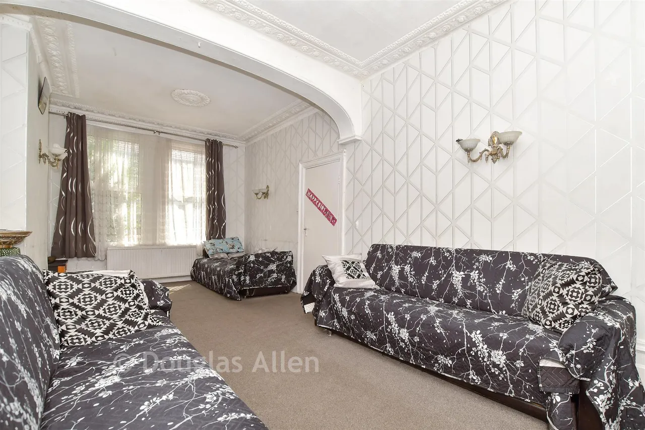 Shelley Avenue, London, E12, photo 4