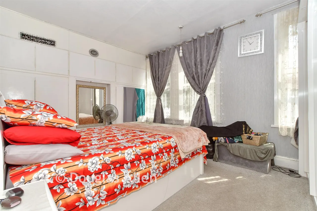 Shelley Avenue, London, E12, photo 6