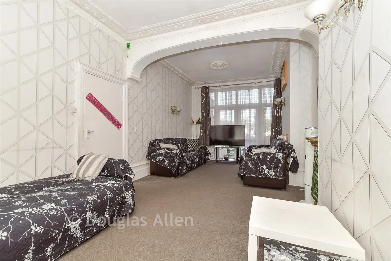 Shelley Avenue, London, E12, photo 10