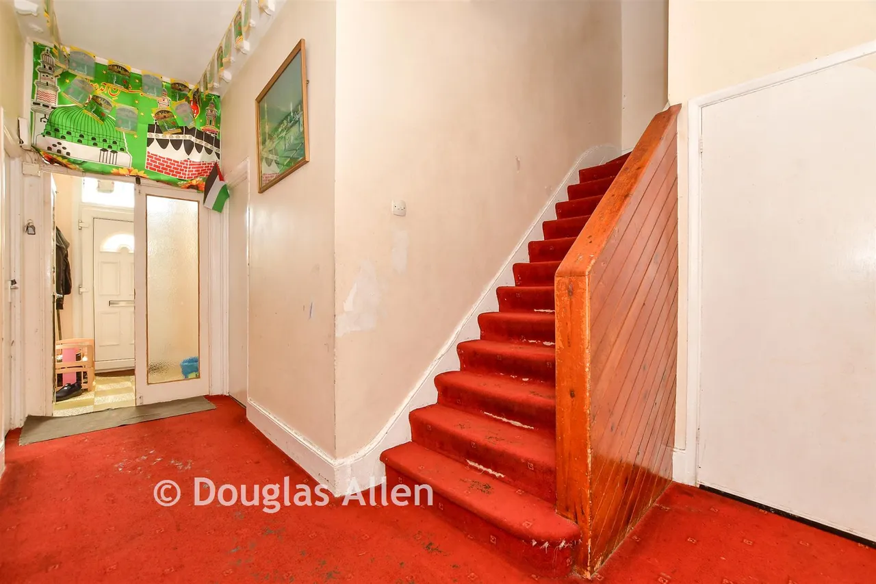 Shelley Avenue, London, E12, photo 8