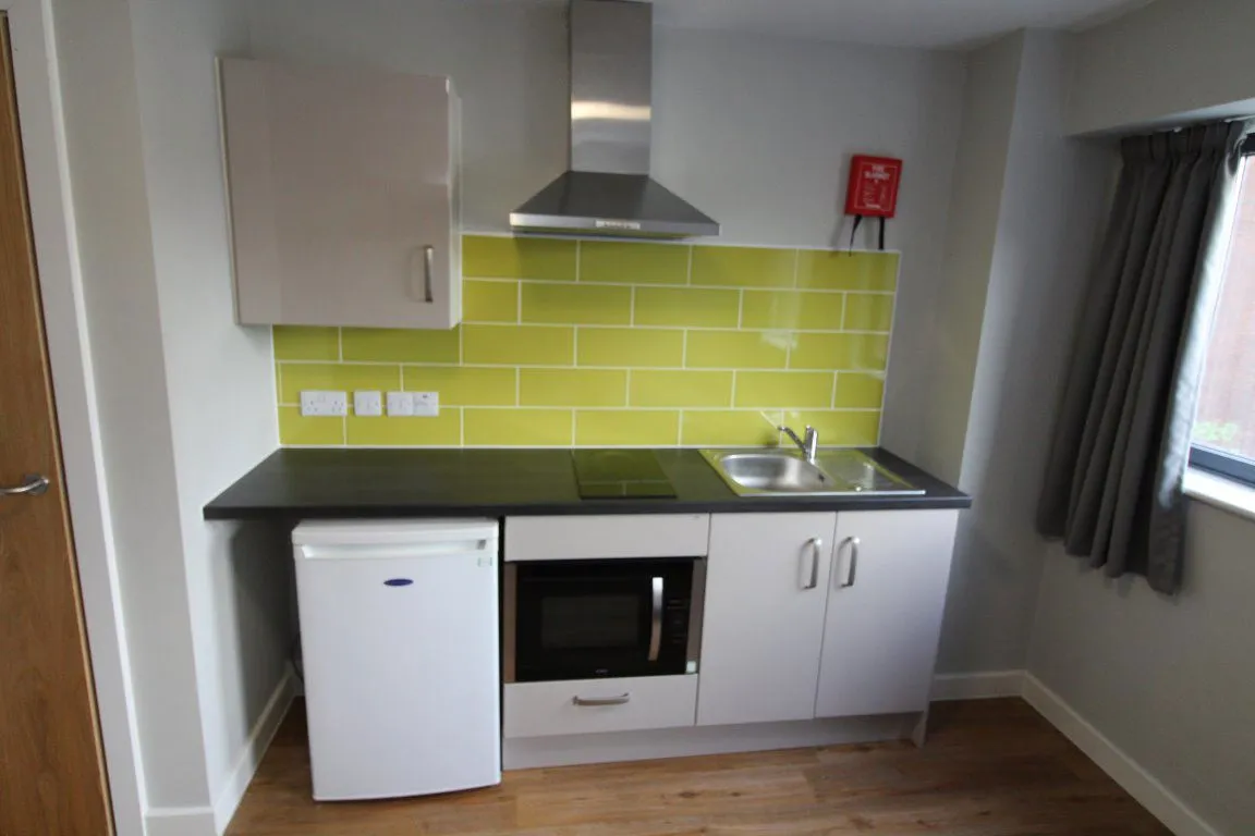 Queen Street, Available NOW, S1, photo 4