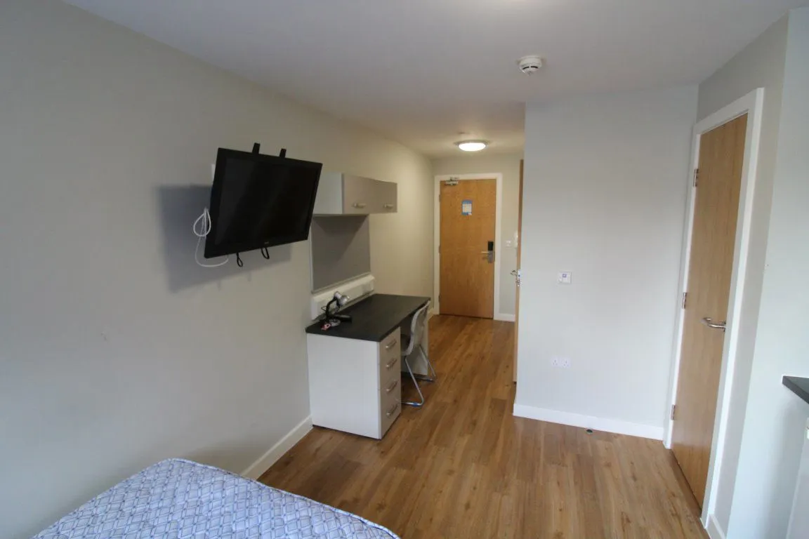 Queen Street, Available NOW, S1, photo 2