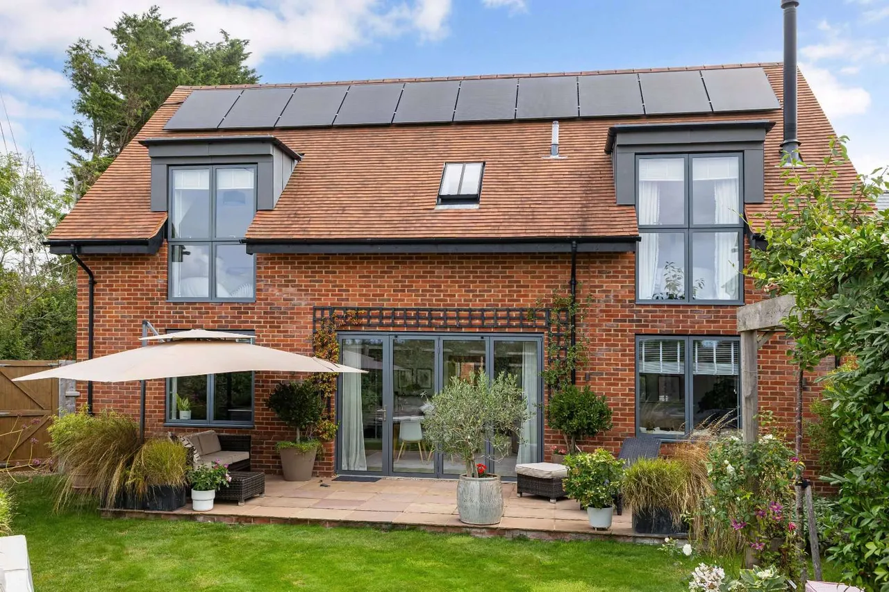 4 bed house for sale — Sway Road, Lymington, Hampshire, SO41 8QU