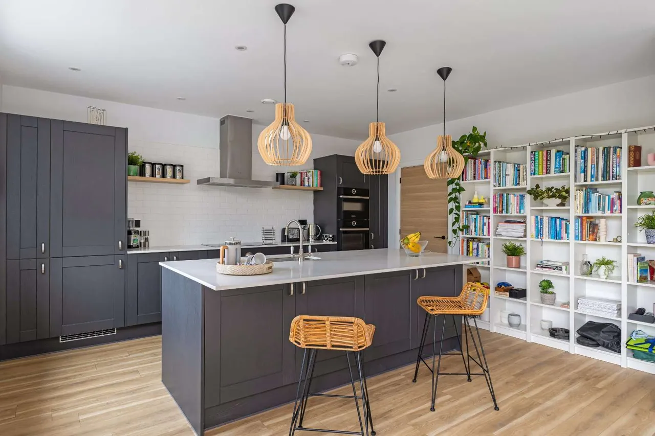 Sway Road, Lymington, Hampshire, SO41 8QU, photo 4