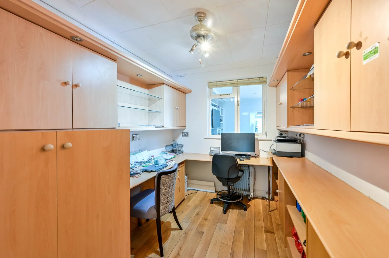 New Malden, KT3, photo 9