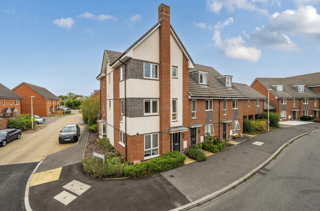 4 bed house for sale — Fullbrook Avenue, Spencers Wood, Reading, Berkshire, RG7 1FE
