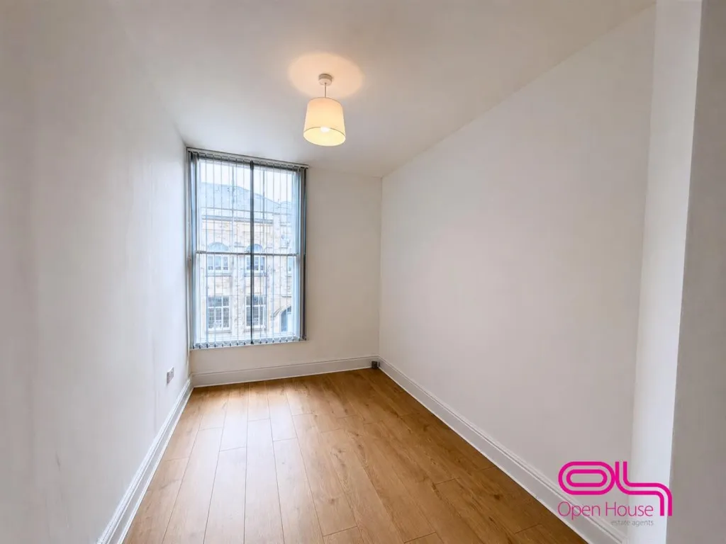 St. Georges Road, Bolton, BL1, photo 5