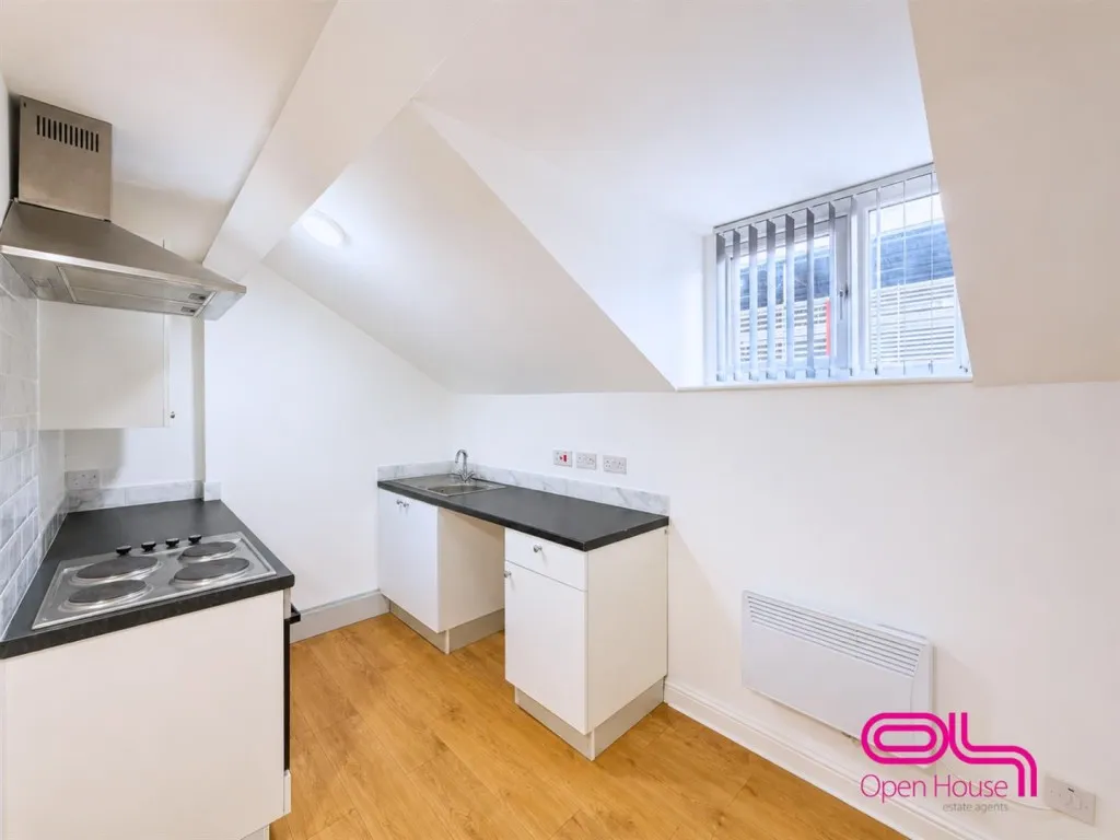 St. Georges Road, Bolton, BL1, photo 3