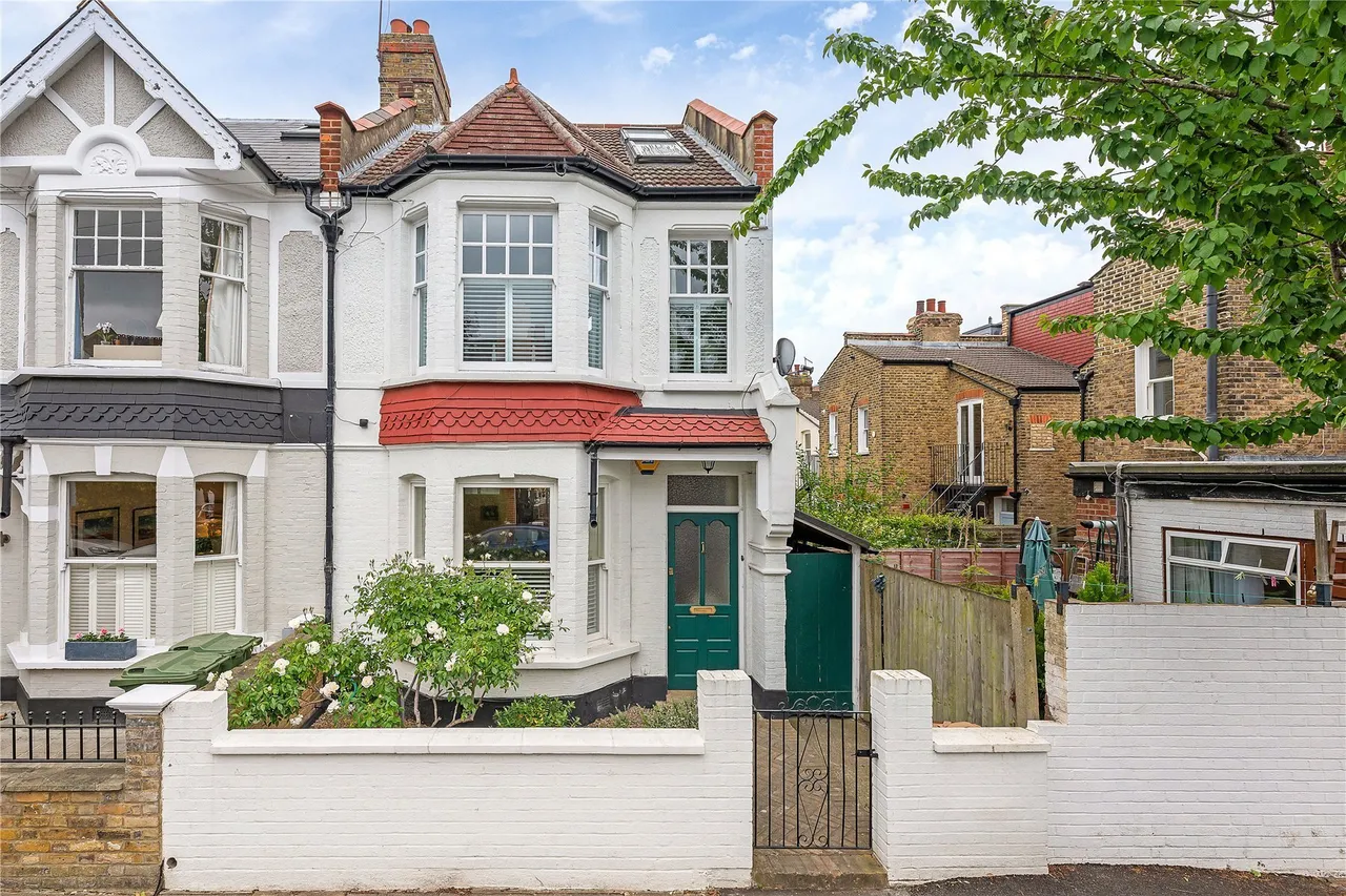 4 bed house to rent — Astonville Street, London, SW18