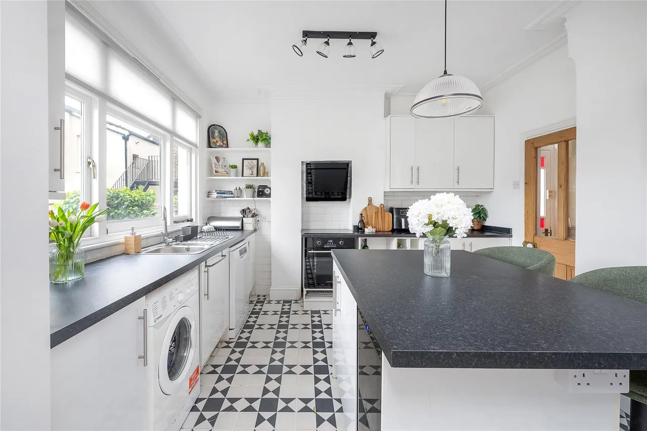 Astonville Street, London, SW18, photo 6