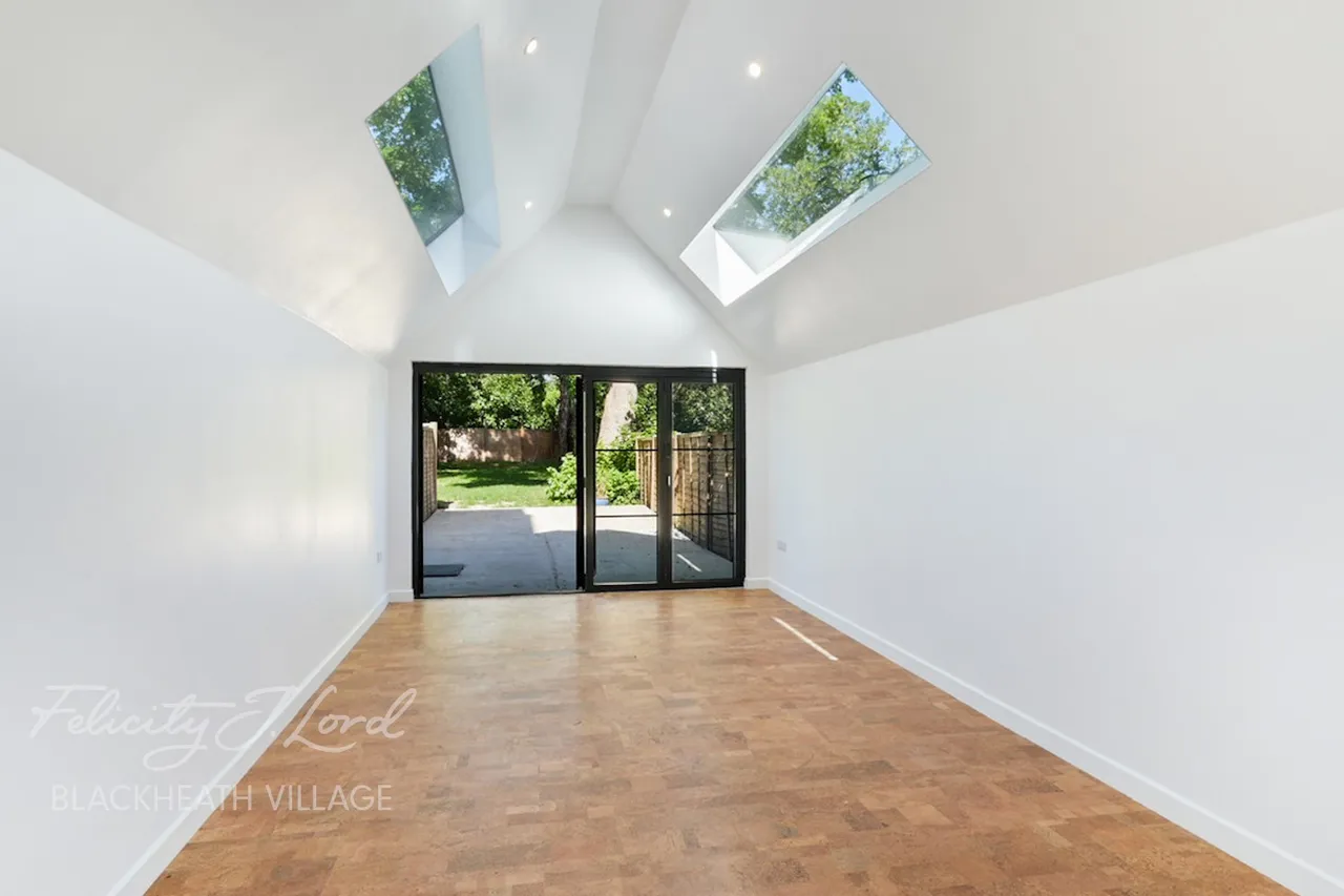 Lee High Road, London, SE12, photo 11
