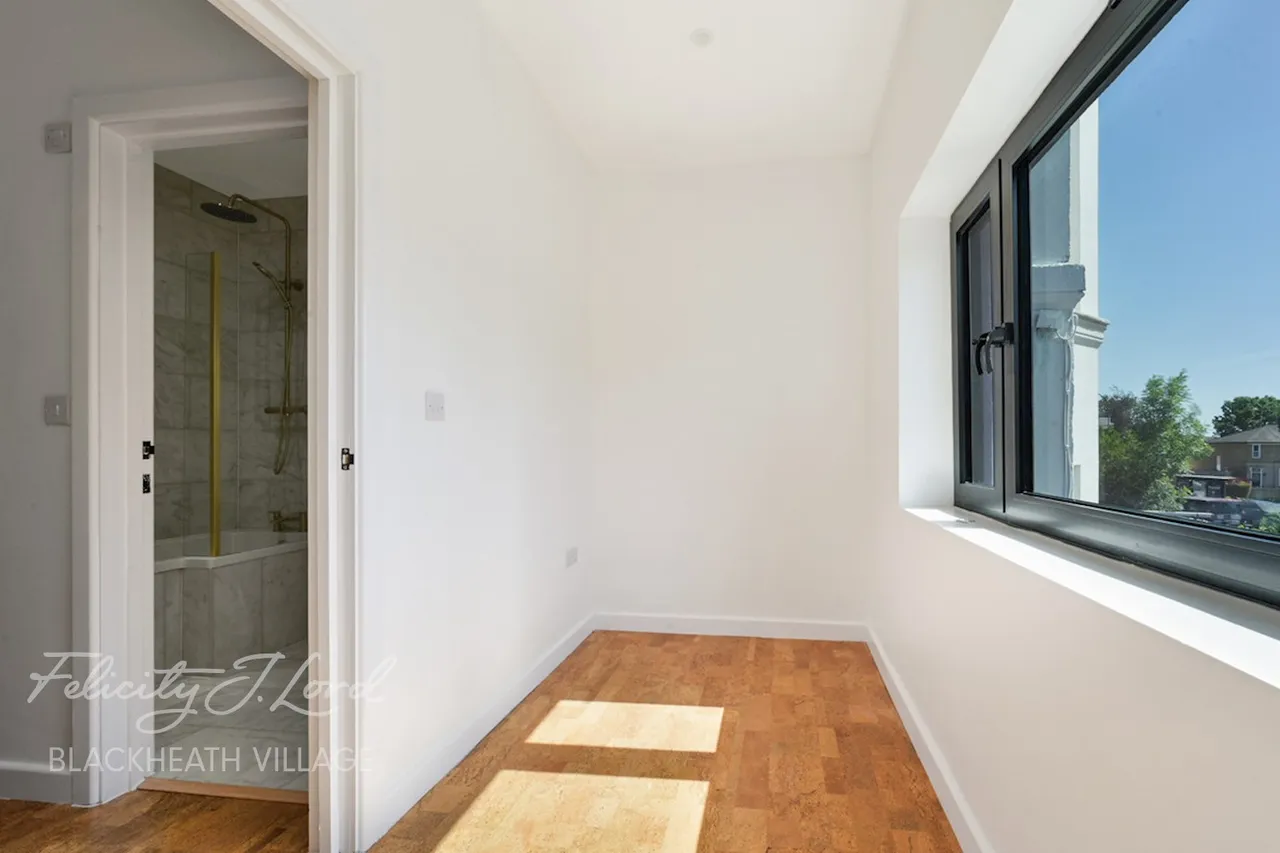 Lee High Road, London, SE12, photo 18