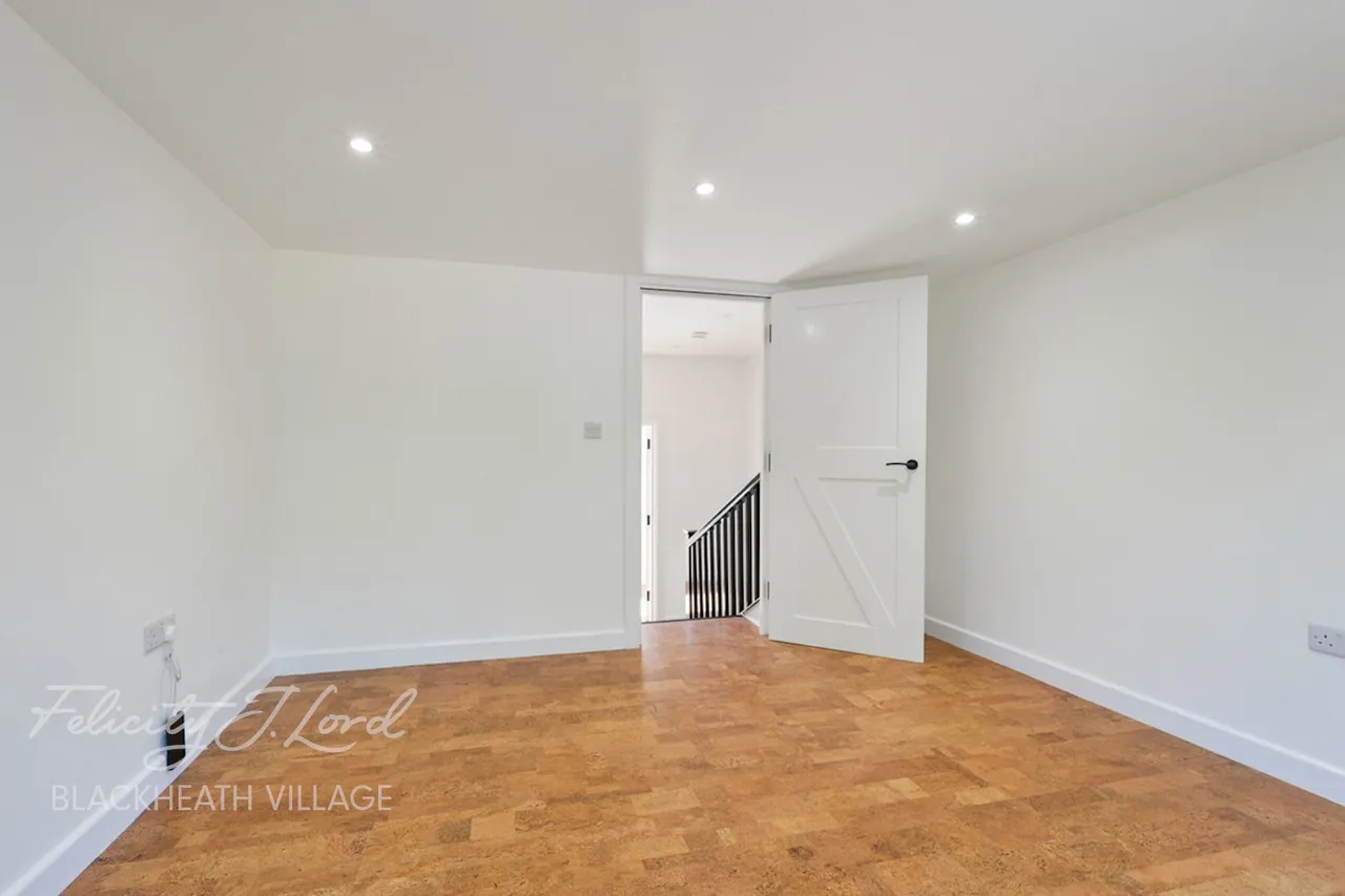 Lee High Road, London, SE12, photo 8