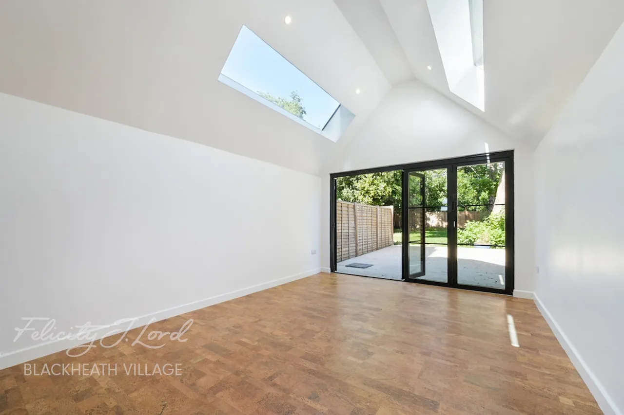 3 bed house for sale, Lee High Road, London, SE12