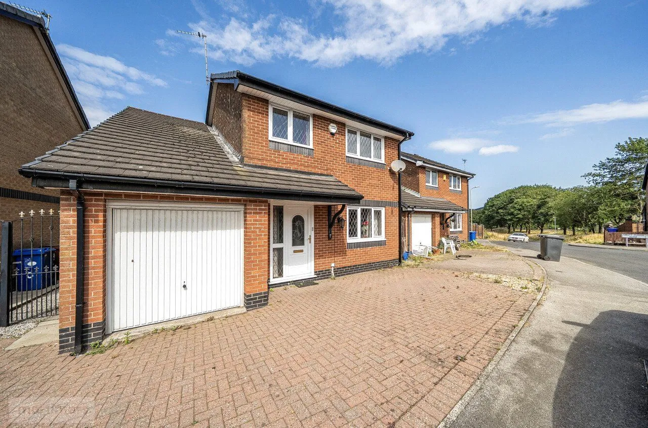 4 bed house for sale, Abbott Clough Avenue, Blackburn, BB1