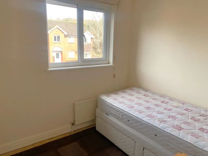 Sycamore Close, Bourne End SL8 5UT, photo 5
