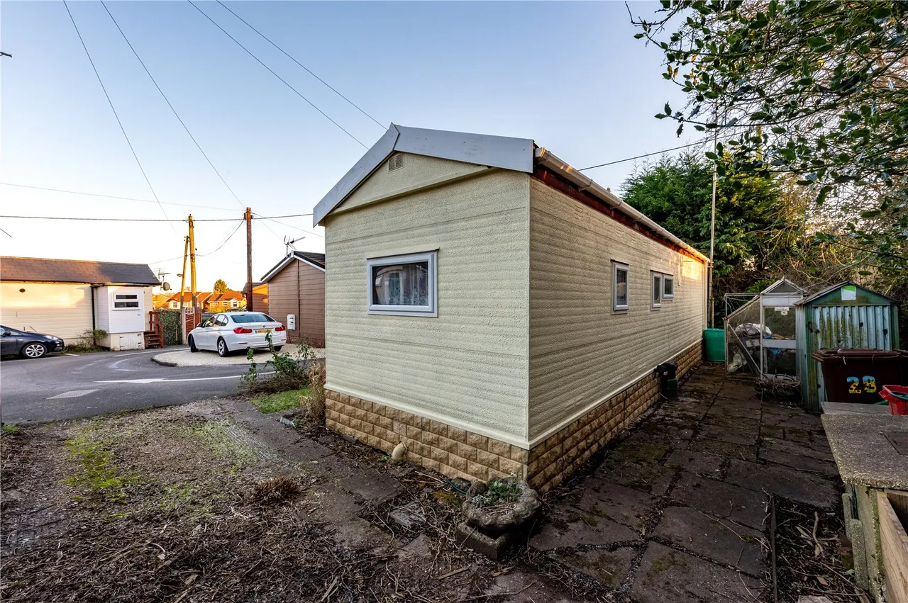 The Glen, Linthurst Newtown, Blackwell, Bromsgrove, B60 1BX, photo 5
