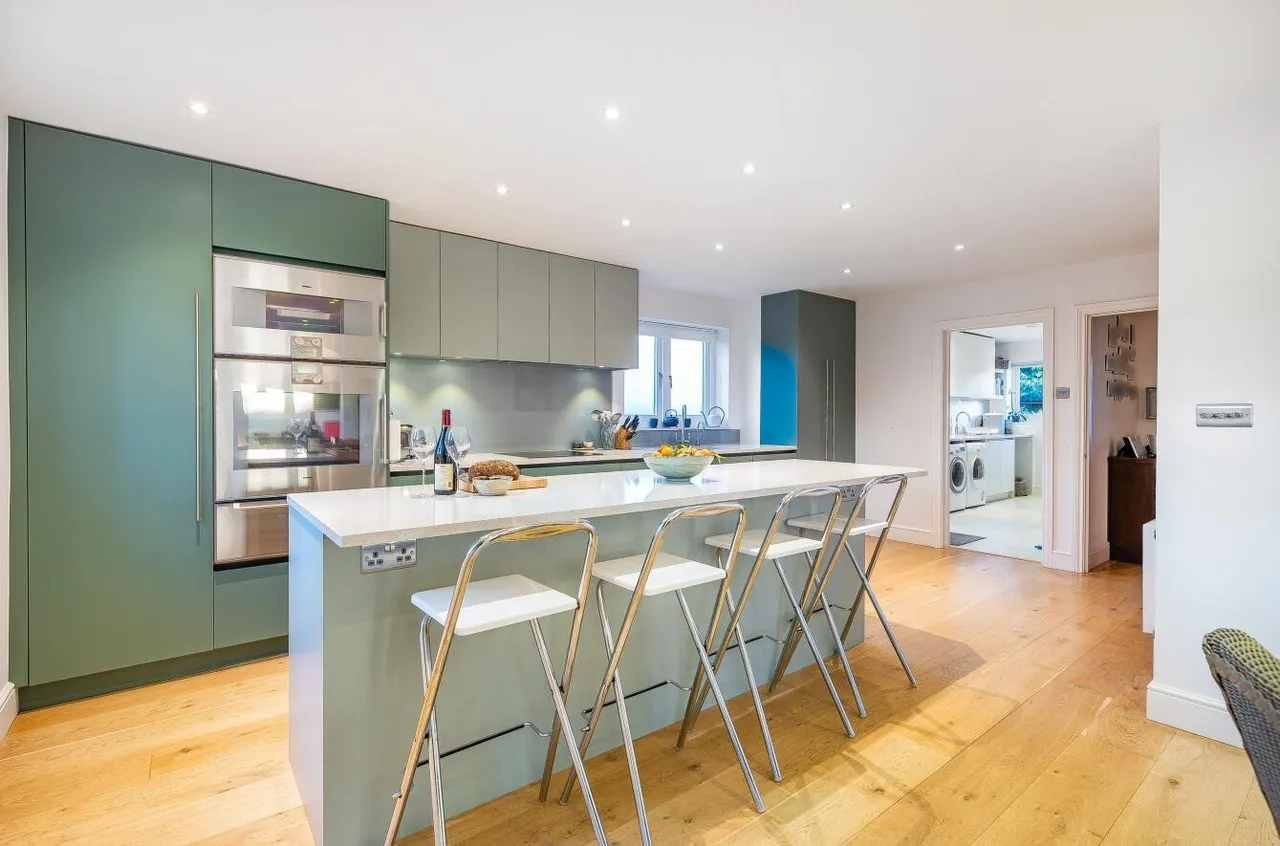 Stag Leys Close, Banstead, SM7 3AH, photo 13