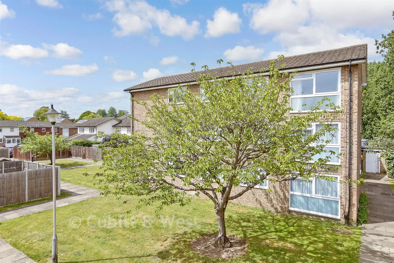 2 bed flat for sale, Twickenham Close, Croydon, CR0