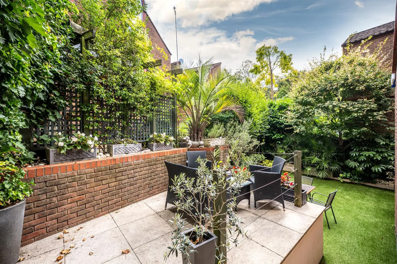 Birchwood Drive, Hampstead, London, NW3 7NB, photo 9